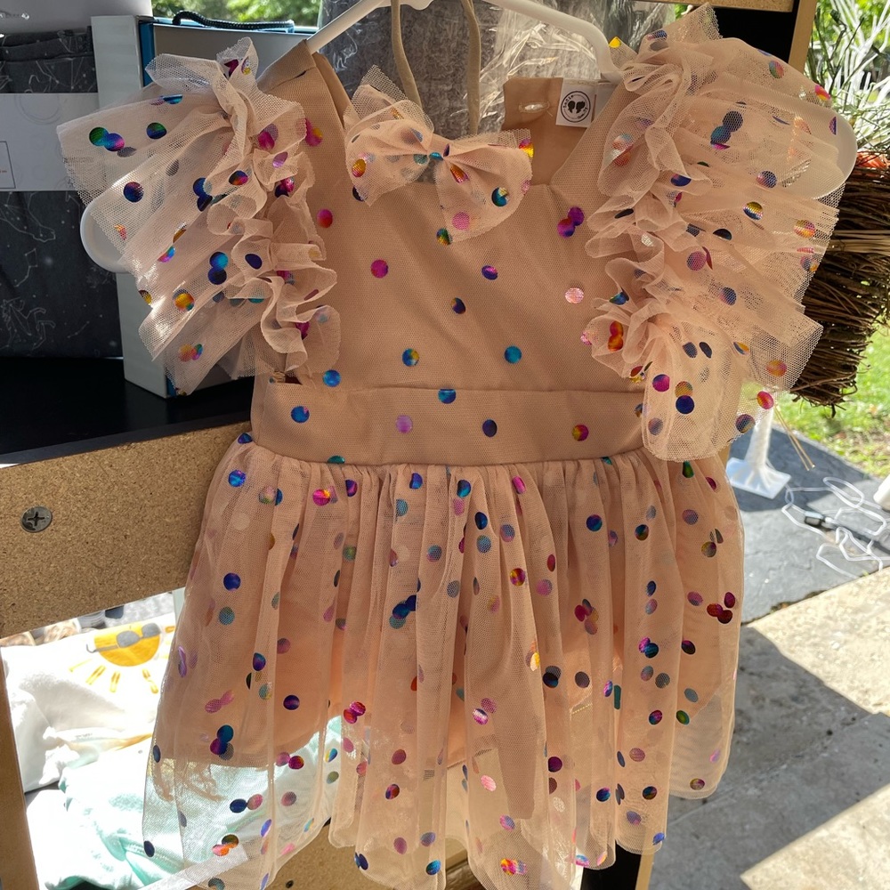 EUC - worn once for first birthday pictures